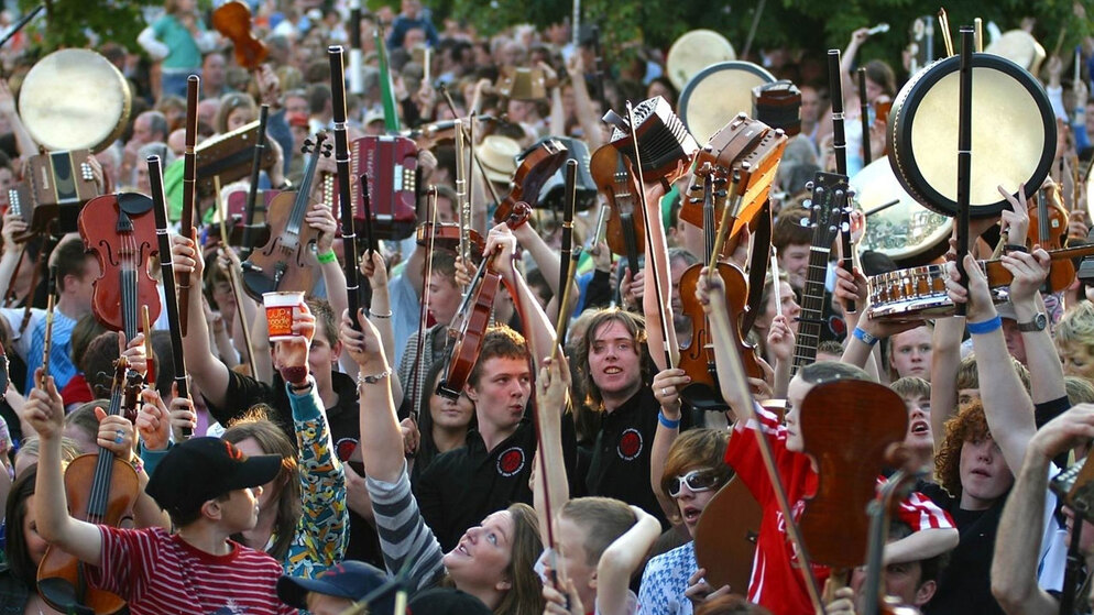 mm_ti_irishinstruments_bg