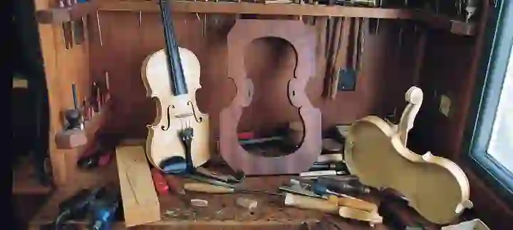 TRADITIONAL FIDDLE MAKING