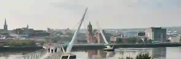 derry-concierge-peace-bridge-and-guildhall-strip