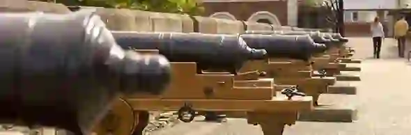 derry-londonderry-concierge-cannons-strip