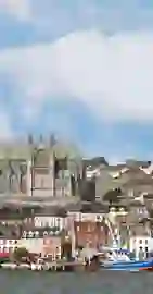 photo-cathedral-and-port-foreground