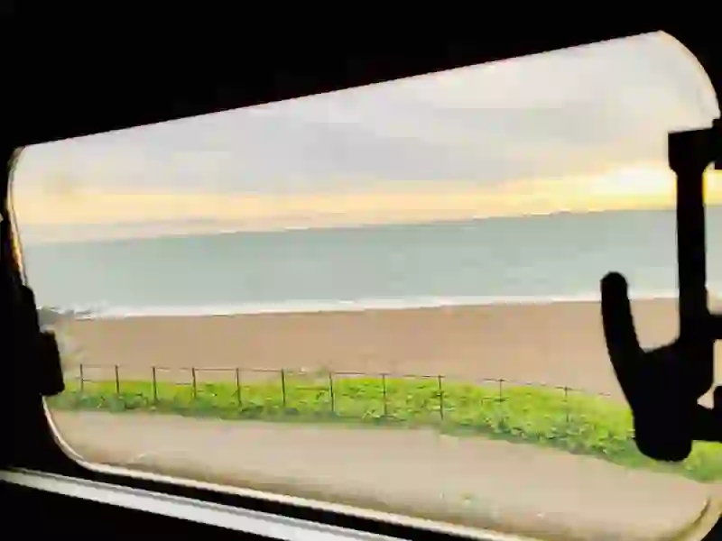 freecompress-Block-3---Beach-view-from-campervan